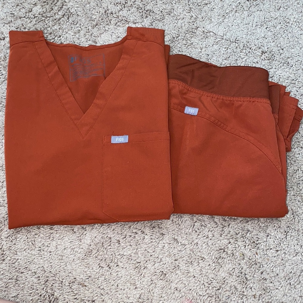 FIGS scrub set
